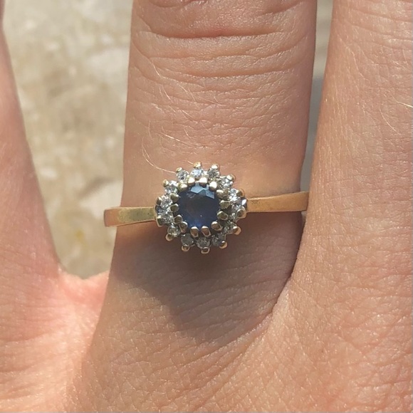 Sapphire Diamond Halo Round Yellow Gold Vintage Ring - Picture 9 of 11